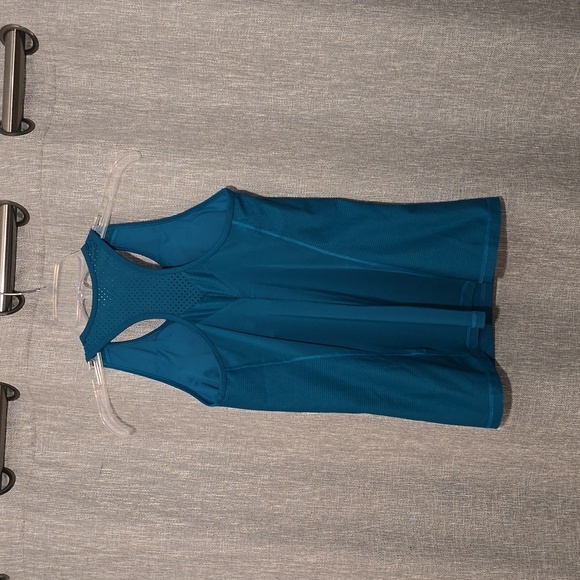 Fila Sport Mesh Back Built-In Bra Tank Medium - Picture 2 of 9